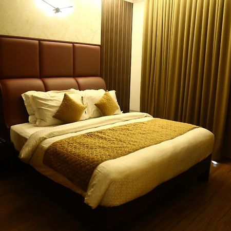 Saj Earth Resort & Convention Center , Kochi Nedumbassery Extérieur photo