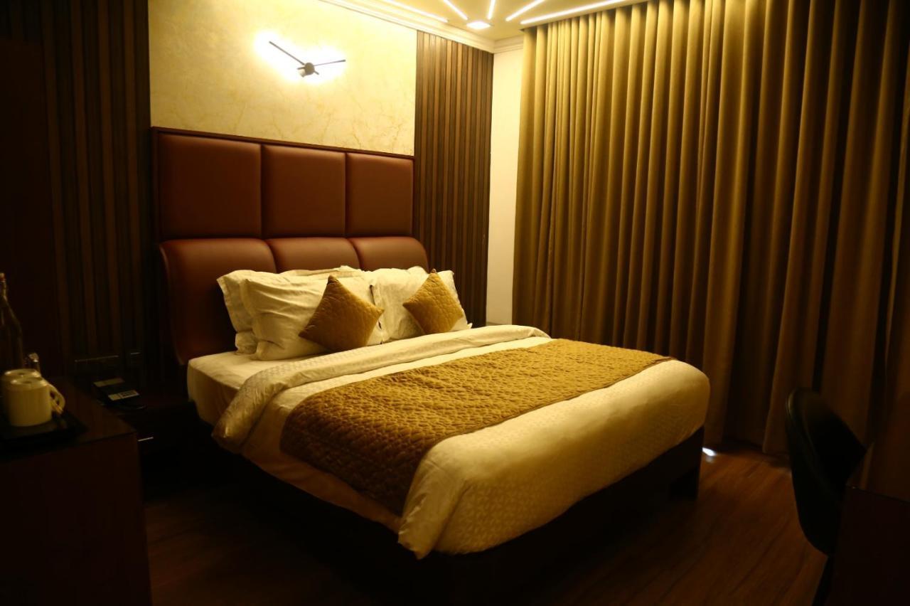 Saj Earth Resort & Convention Center , Kochi Nedumbassery Extérieur photo