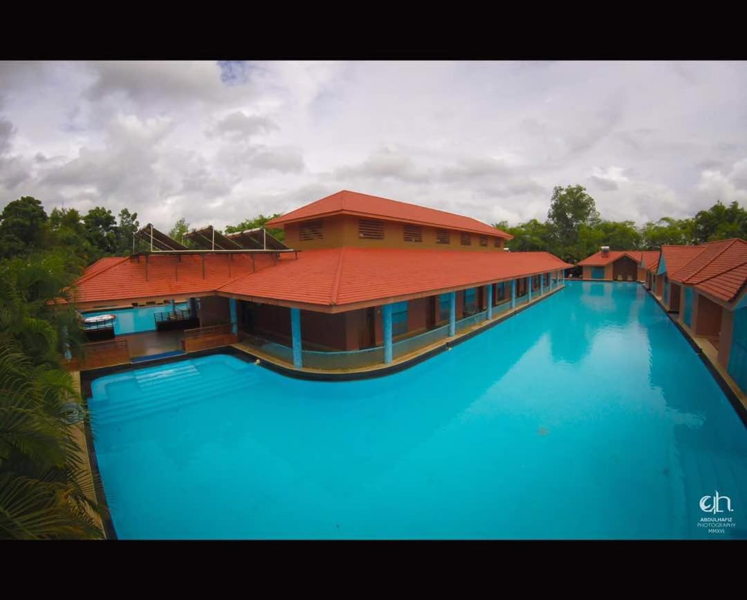 Saj Earth Resort & Convention Center , Kochi Nedumbassery Extérieur photo