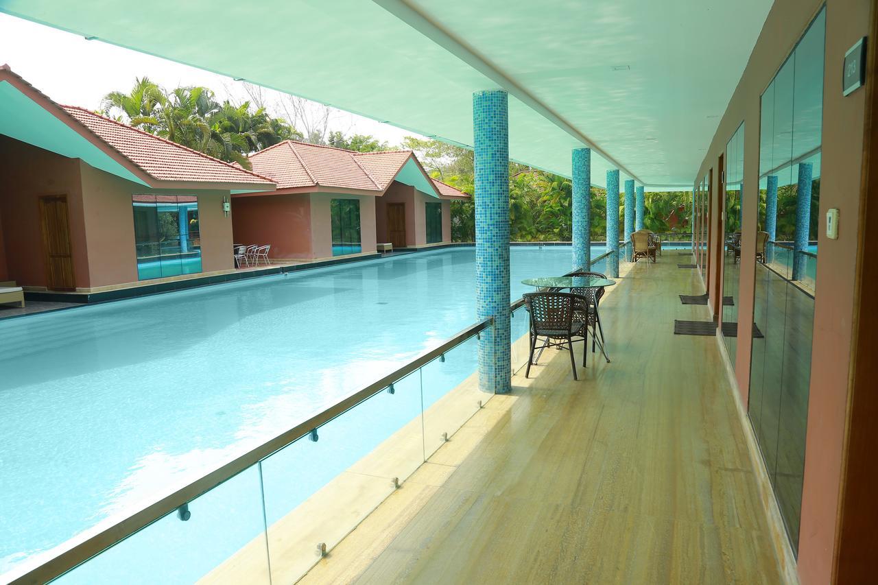 Saj Earth Resort & Convention Center , Kochi Nedumbassery Extérieur photo