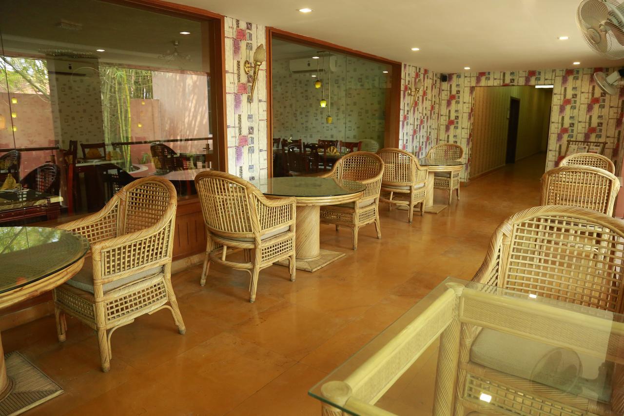 Saj Earth Resort & Convention Center , Kochi Nedumbassery Extérieur photo