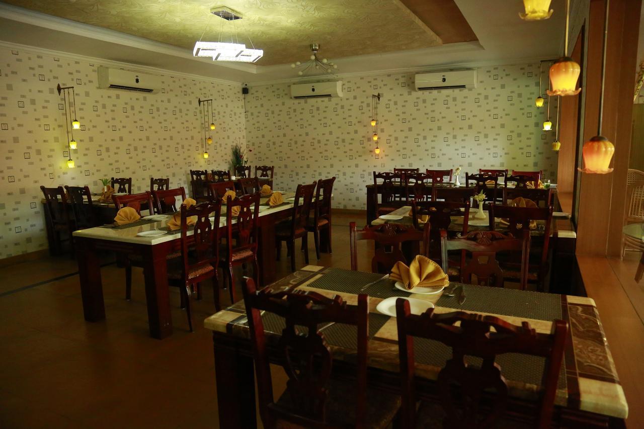 Saj Earth Resort & Convention Center , Kochi Nedumbassery Extérieur photo