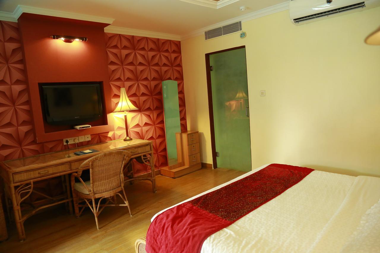 Saj Earth Resort & Convention Center , Kochi Nedumbassery Extérieur photo