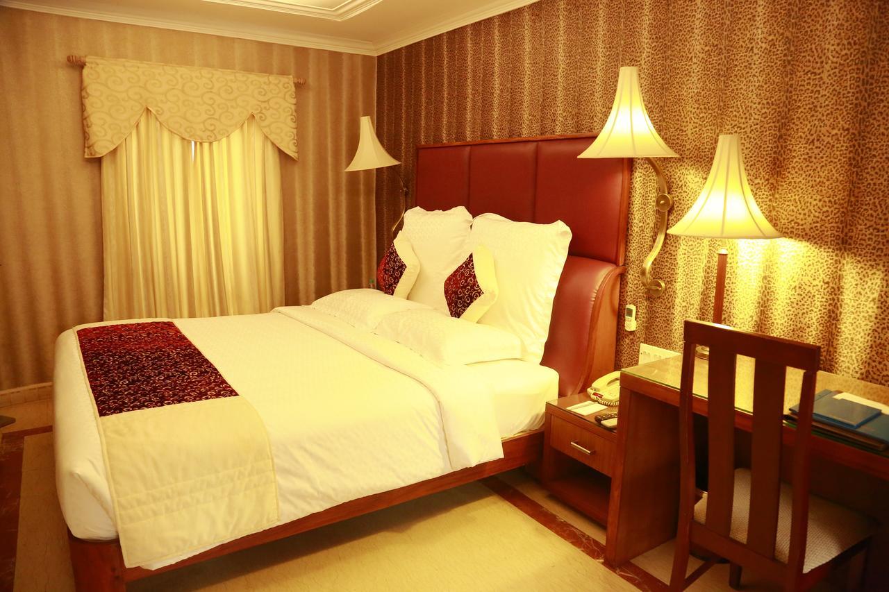 Saj Earth Resort & Convention Center , Kochi Nedumbassery Extérieur photo