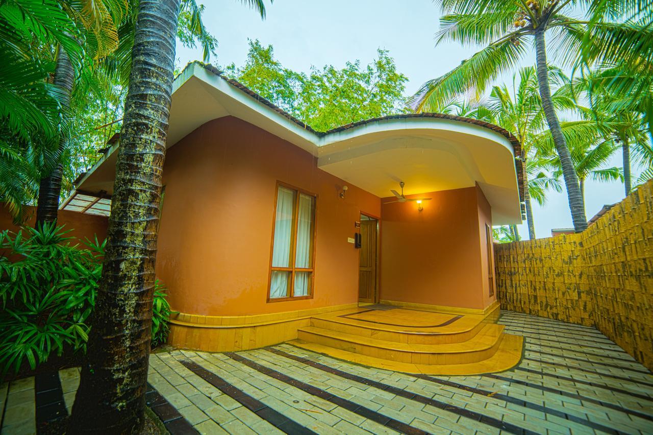 Saj Earth Resort & Convention Center , Kochi Nedumbassery Extérieur photo