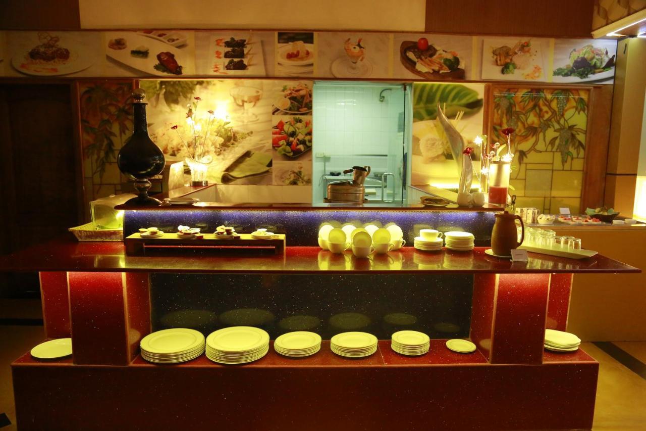 Saj Earth Resort & Convention Center , Kochi Nedumbassery Extérieur photo