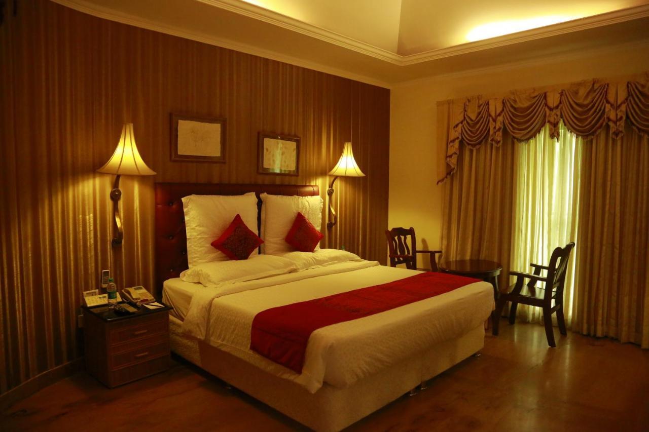 Saj Earth Resort & Convention Center , Kochi Nedumbassery Extérieur photo